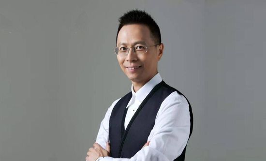 　　　　在《暴走吧，女人》这部影片中，范文芳扮演一位性情强势的企业高管，在糊口中挺拔独行、锋铓毕露，她巴望关切却惧怕受伤，压力剧增却无处开释，事业很有成绩，但在豪情上她倒是个彻彻底底的掉败者。